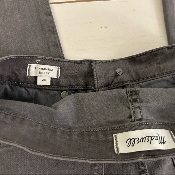 Madewell // Grey Jean Size 28 - Picture 5 of 11